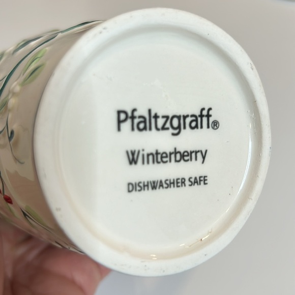 Pfaltzgraff Winterberry Holiday Covered Mug - Picture 10 of 14